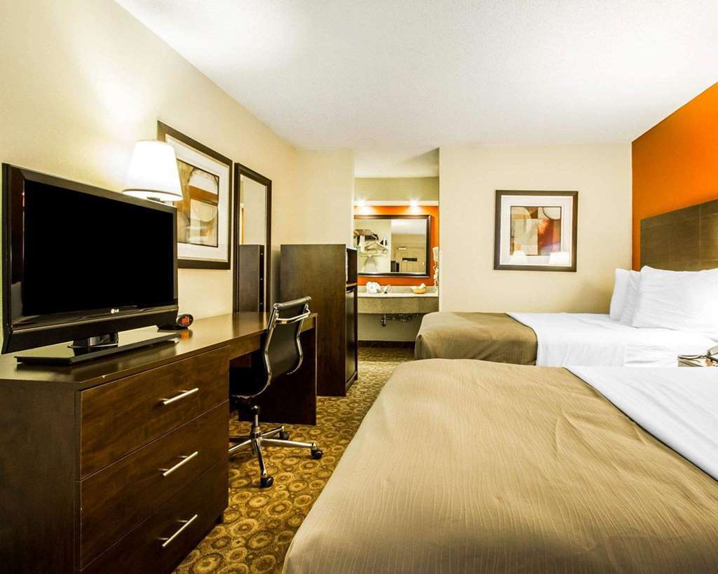 Rodeway Inn & Suites Clarksville Habitación foto