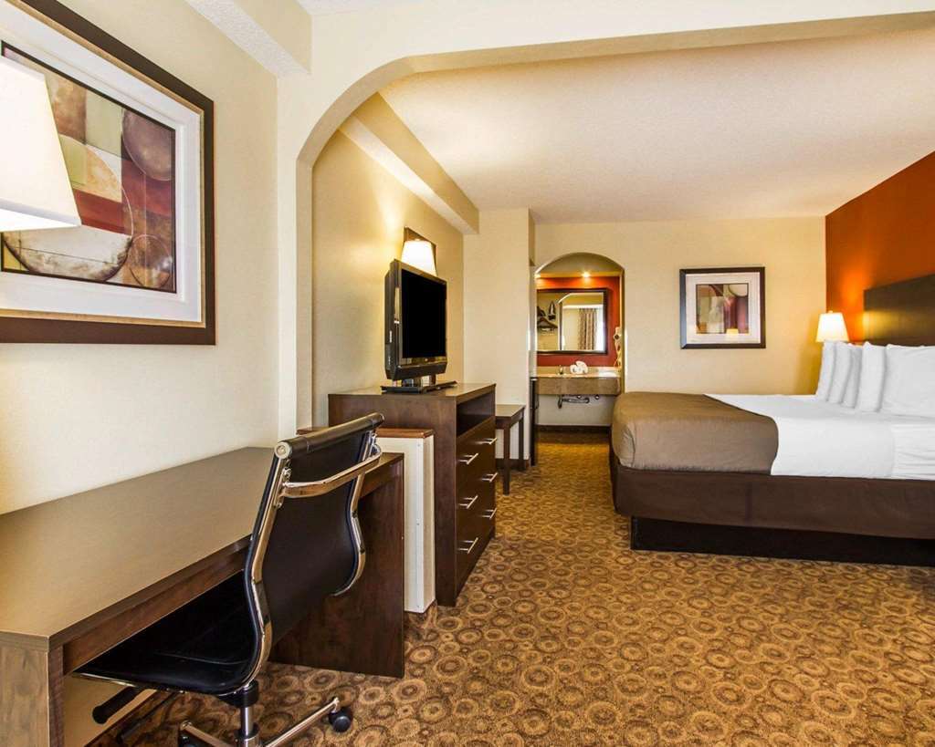 Rodeway Inn & Suites Clarksville Habitación foto